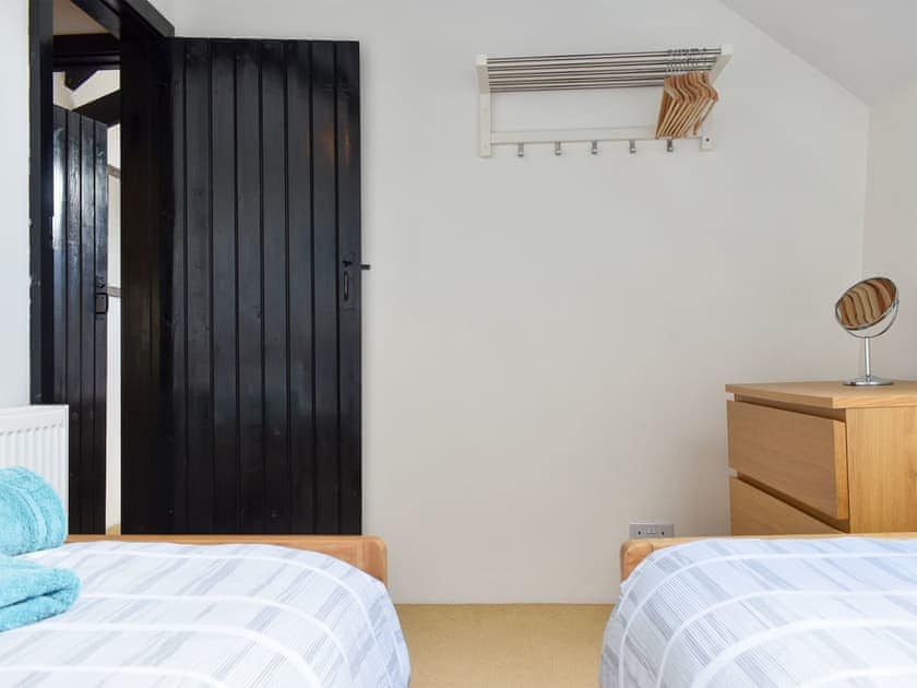 Twin bedroom | Barn Court Cottage, Washfield, near Tiverton