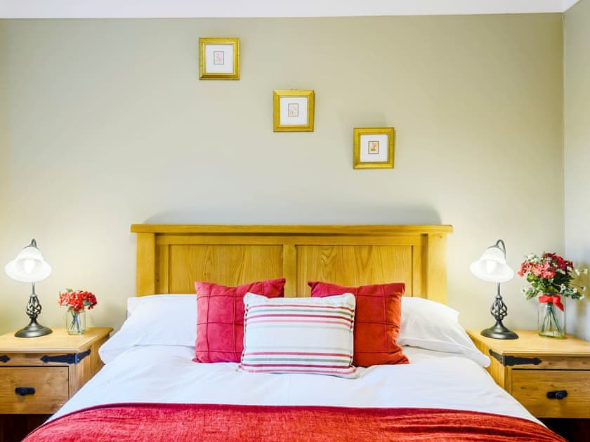 Double bedroom | Beudy - Rhyddallt Ganol Cottages, Caethro, near Caernarfon