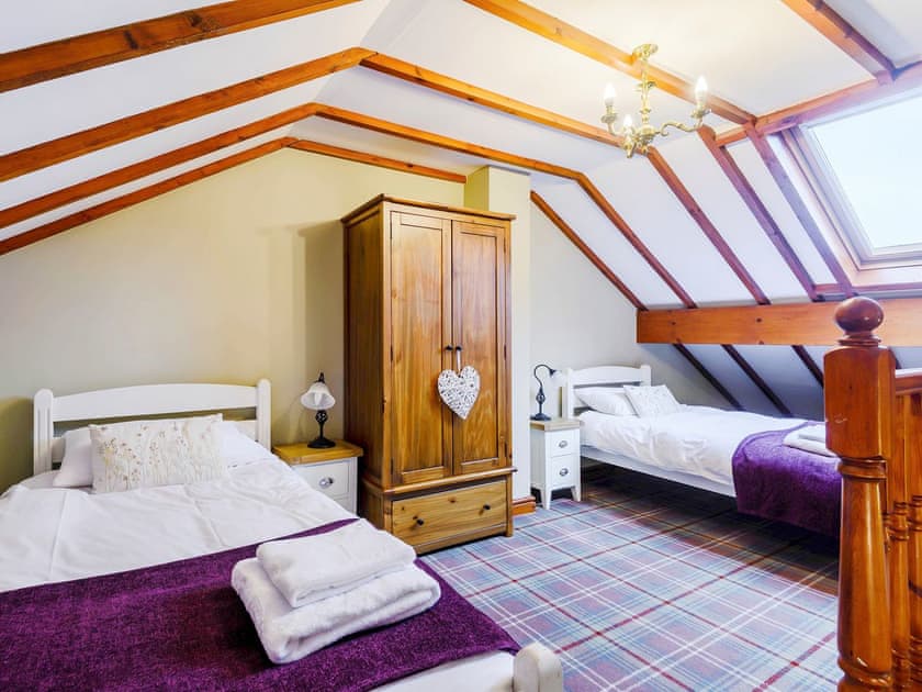 Twin bedroom | Beudy - Rhyddallt Ganol Cottages, Caethro, near Caernarfon