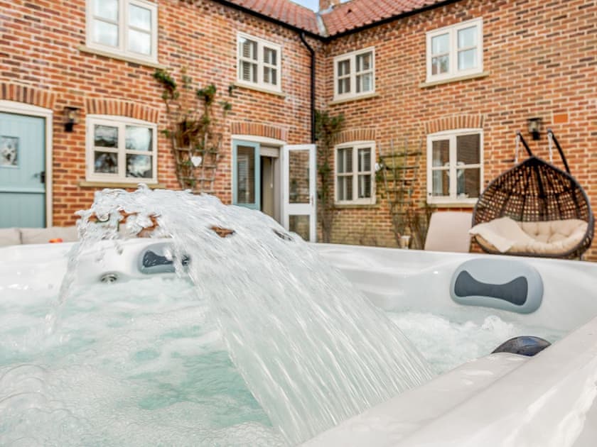 Hot tub | Gilbertson Cottage, York