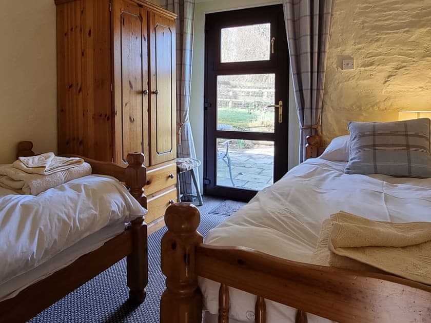 Twin bedroom | Fern Cottage - Riscombe Farm Cottages, Exford