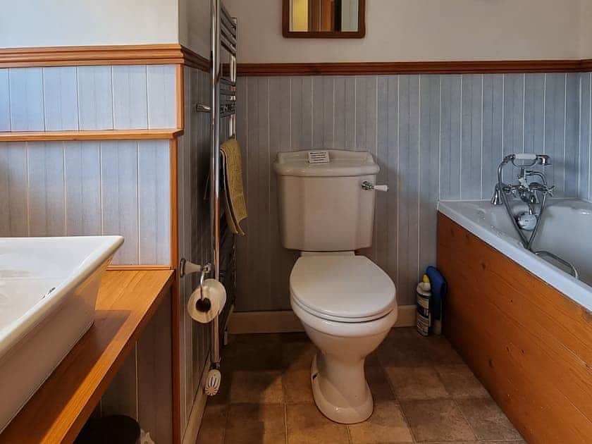 Bathroom | Fern Cottage - Riscombe Farm Cottages, Exford