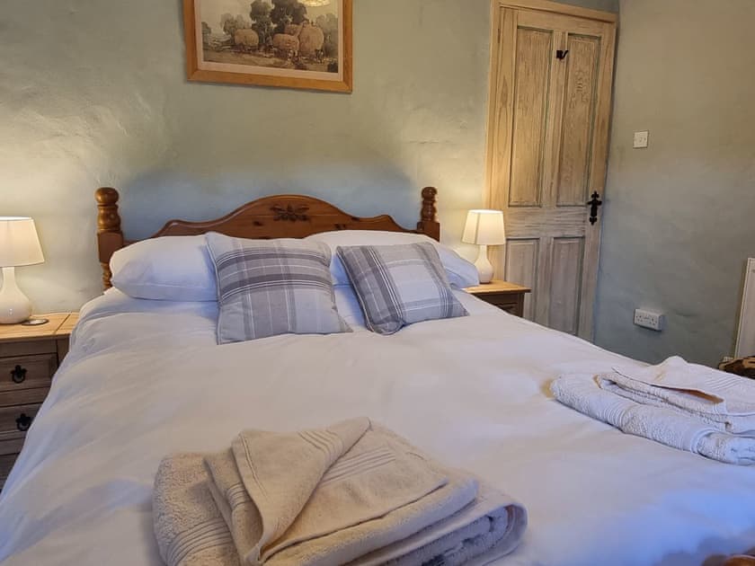 Double bedroom | Heather Cottage - Riscombe Farm Cottages, Exford