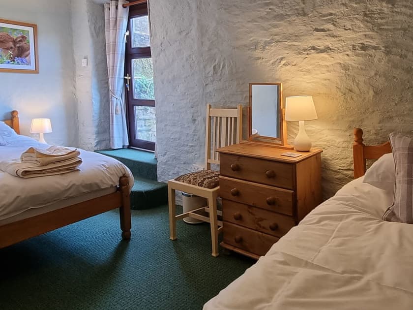 Twin bedroom | Heather Cottage - Riscombe Farm Cottages, Exford