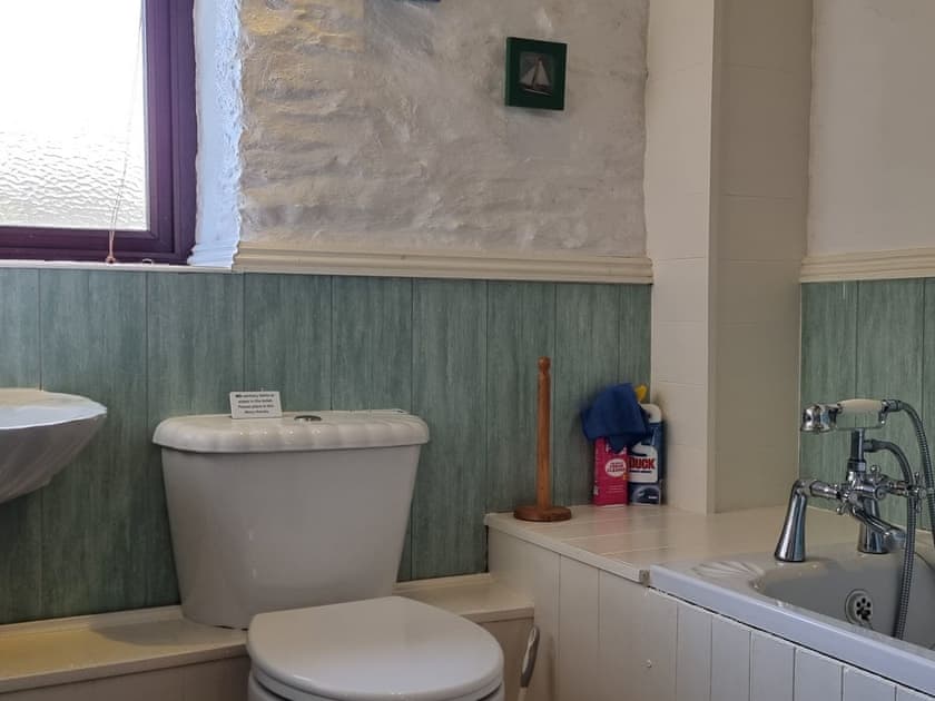 Bathroom | Heather Cottage - Riscombe Farm Cottages, Exford