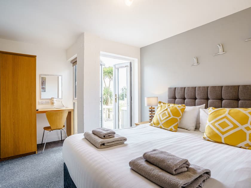 Double bedroom | Hafdir - Gwbert Holiday Cottages, Gwbert, near Cardigan