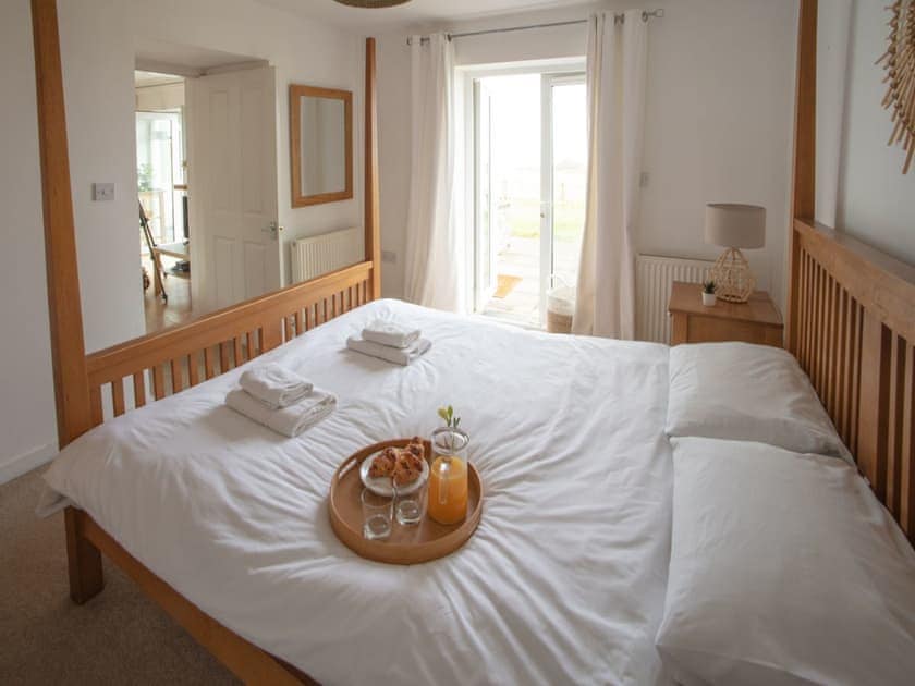 Master bedroom | The Mill - Bach Wen Cottages, Clynnog Fawr