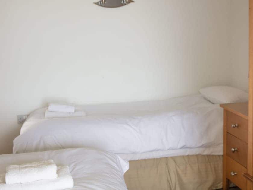 Twin bedroom | The Mill - Bach Wen Cottages, Clynnog Fawr