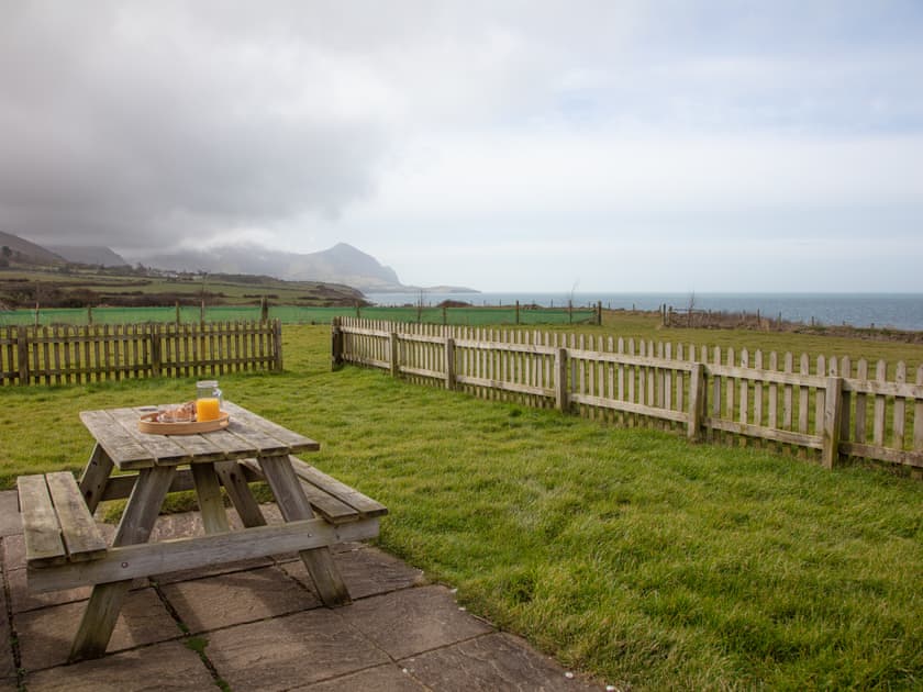 Garden | Hayloft - Bach Wen Cottages, Clynnog Fawr