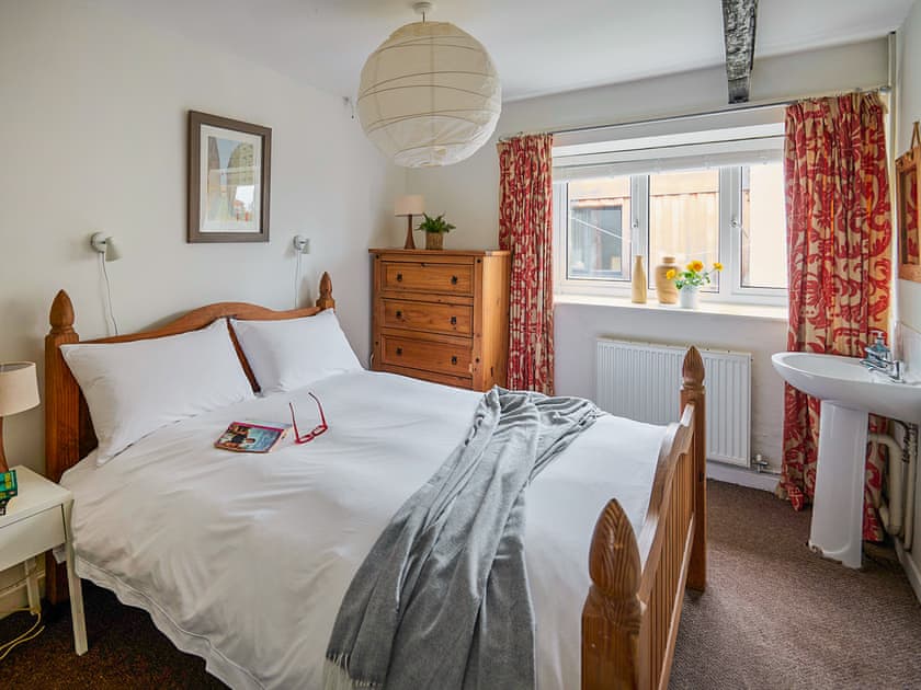 Double bedroom | Chapel Cottage - Bach Wen Cottages, Clynnog Fawr