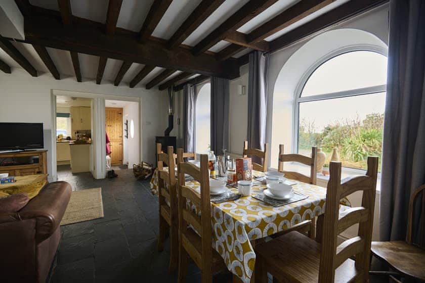Living room/dining room | Granary - Bach Wen Cottages, Clynnog Fawr