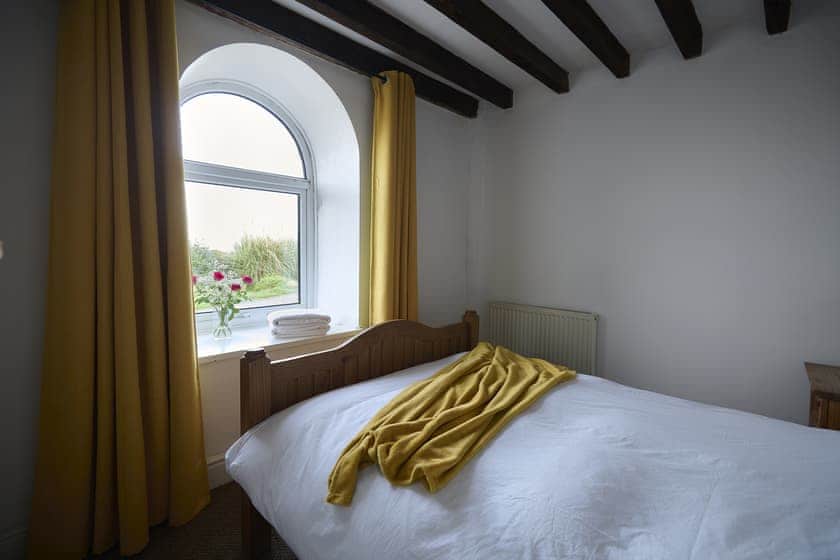Twin bedroom | Granary - Bach Wen Cottages, Clynnog Fawr