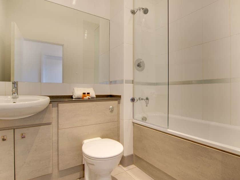 Bathroom | Crown Apartments 314 - Crown Apartments, Newcastle upon Tyne