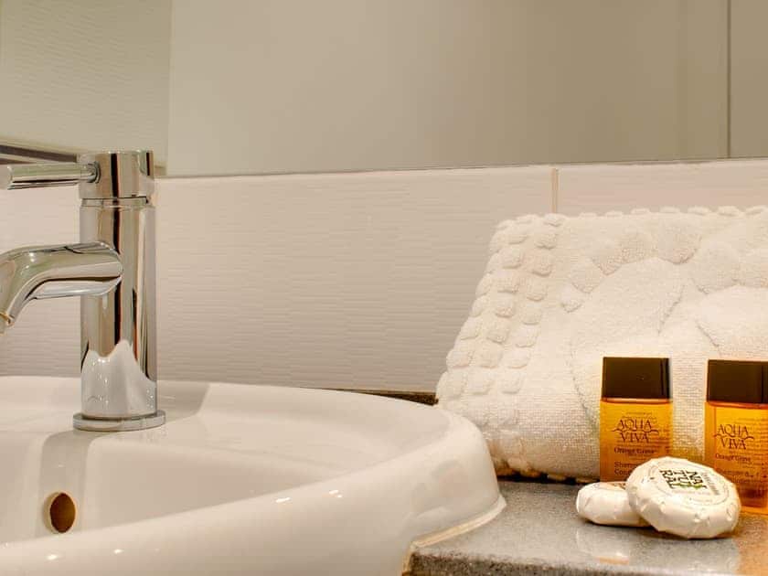 Bathroom | Crown Apartments 314 - Crown Apartments, Newcastle upon Tyne