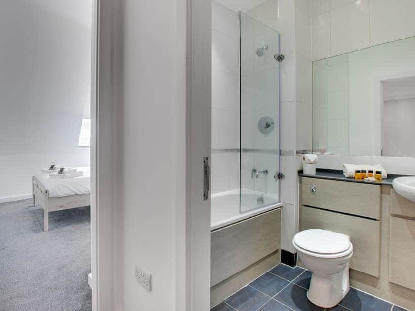 En-suite | Crown Apartments 511 - Crown Apartments, Newcastle upon Tyne