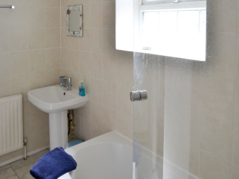 Bathroom | Dune Cottage - East Coast Cottages , Caister-on-Sea