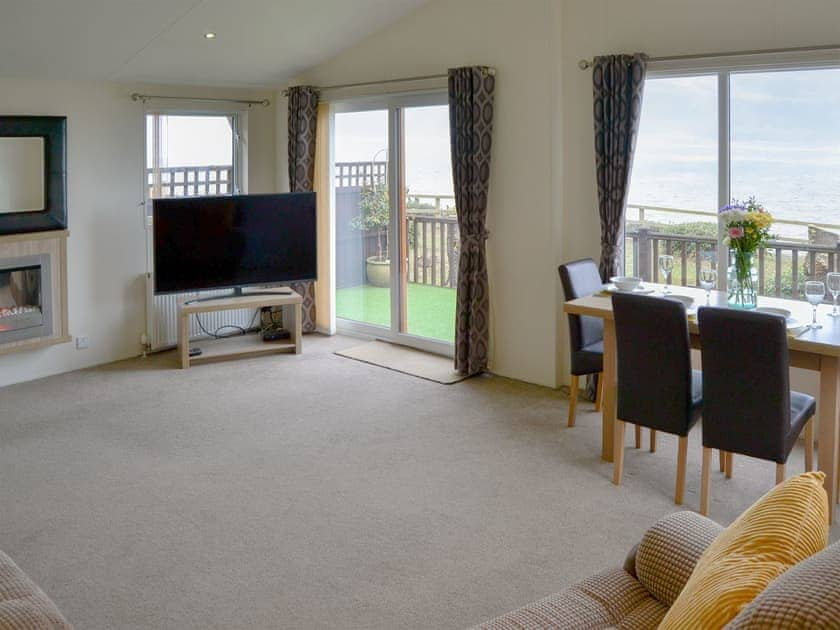 Living room/dining room | Ocean Glade, Corton, near Lowestoft