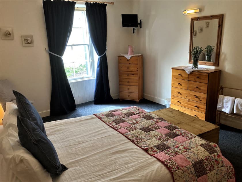 Master bedroom | Kirkside Cottage, Upper Largo, Leven