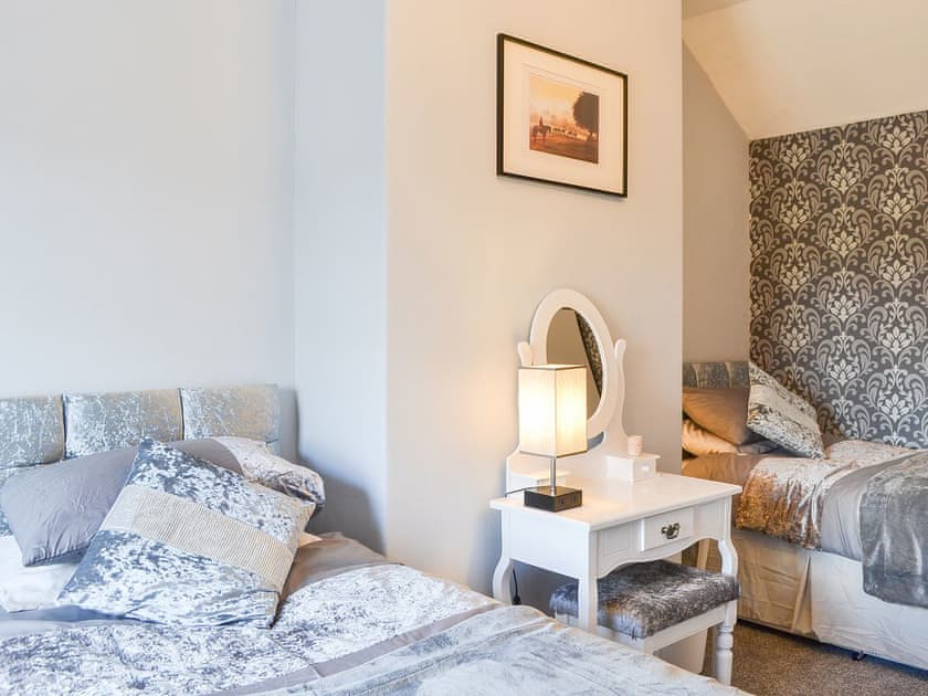 Twin bedroom | Highbury Farm Cottage, Duggleby