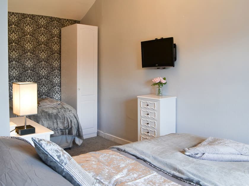 Twin bedroom | Highbury Farm Cottage, Duggleby