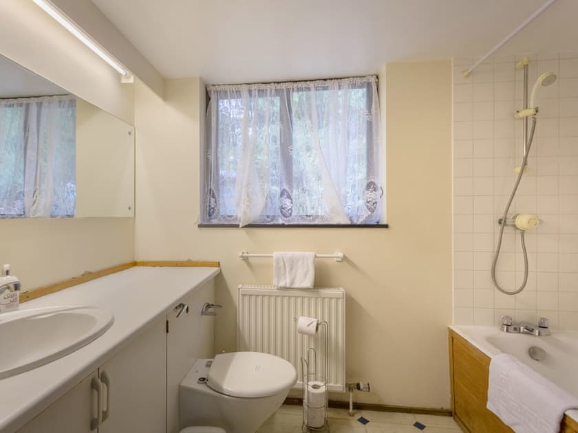 Bathroom | The Gamekeepers Lodge - The Gamekeeper, Digswell
