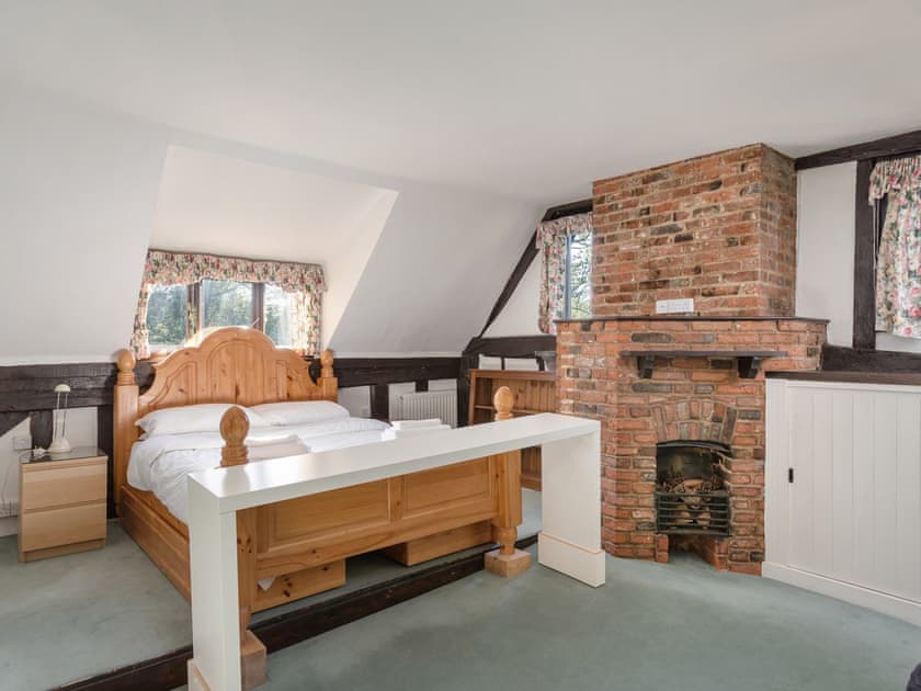 Master bedroom | The Gamekeepers Cottage - The Gamekeeper, Digswell