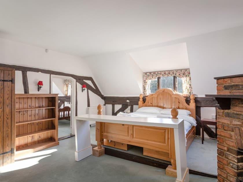 Master bedroom | The Gamekeepers Cottage - The Gamekeeper, Digswell