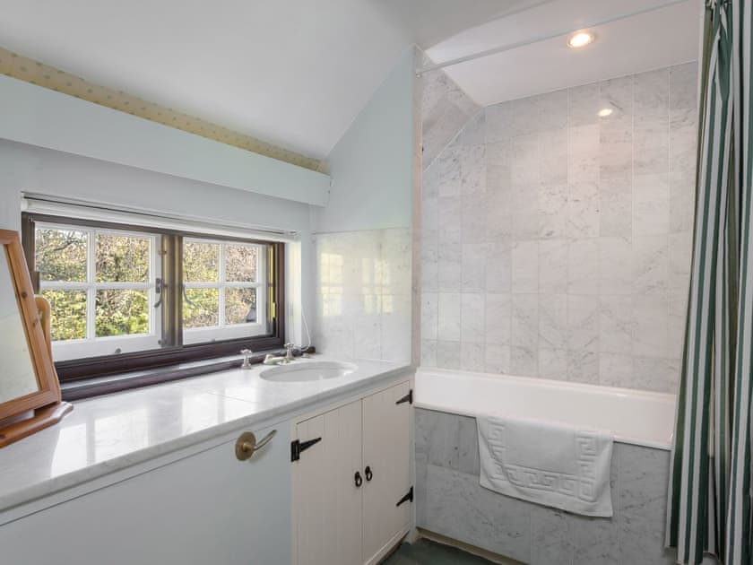 En-suite | The Gamekeepers Cottage - The Gamekeeper, Digswell
