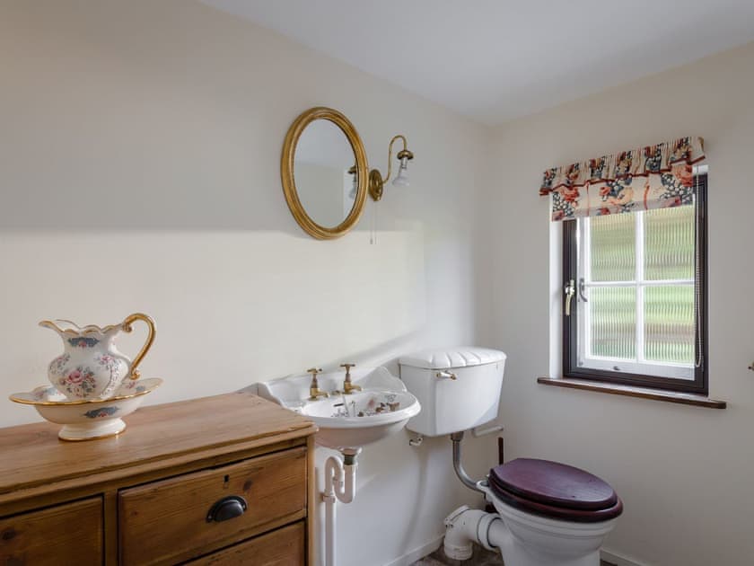En-suite | The Gamekeepers Cottage - The Gamekeeper, Digswell