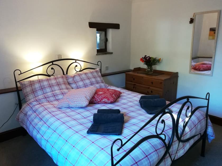 Double bedroom | Penybont Barn, Llangorse