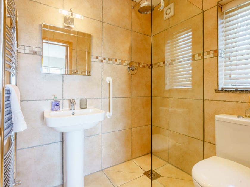En-suite | Limecroft, Malham