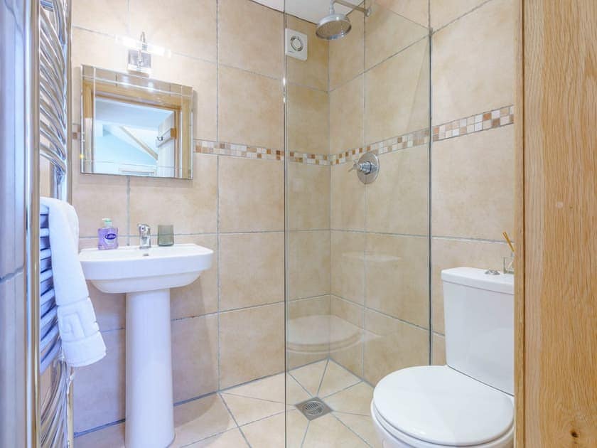 Shower room | Limecroft, Malham