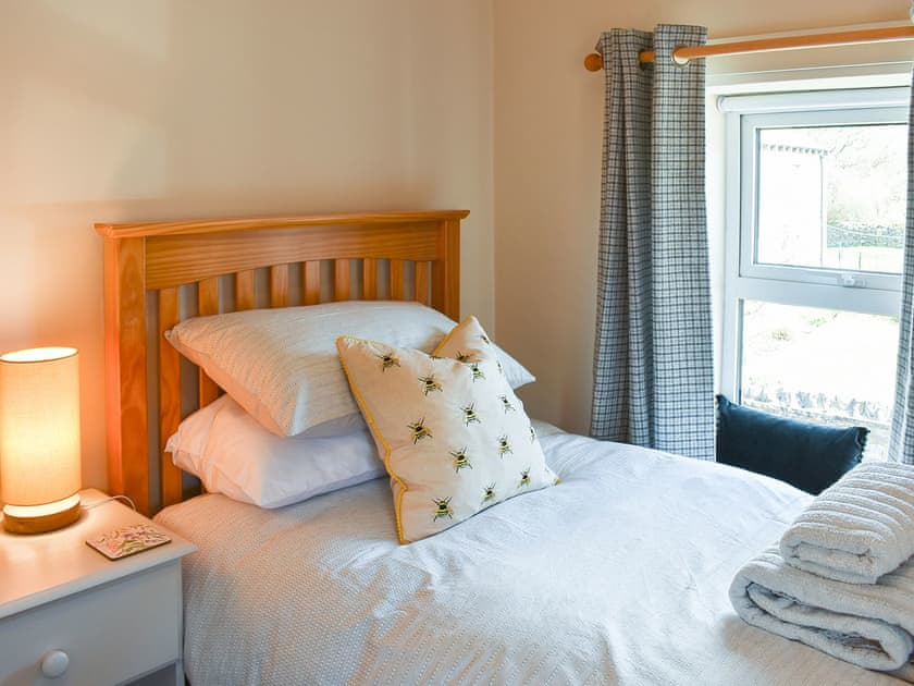 Twin bedroom | Syke Cottage, Bainbridge