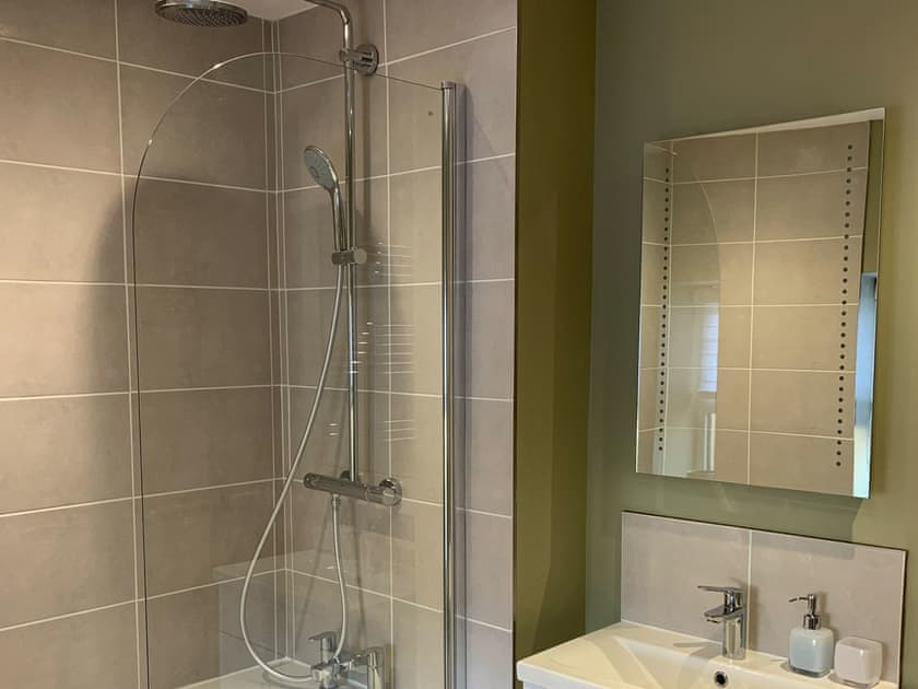 Family bathroom  | Syke Cottage, Bainbridge