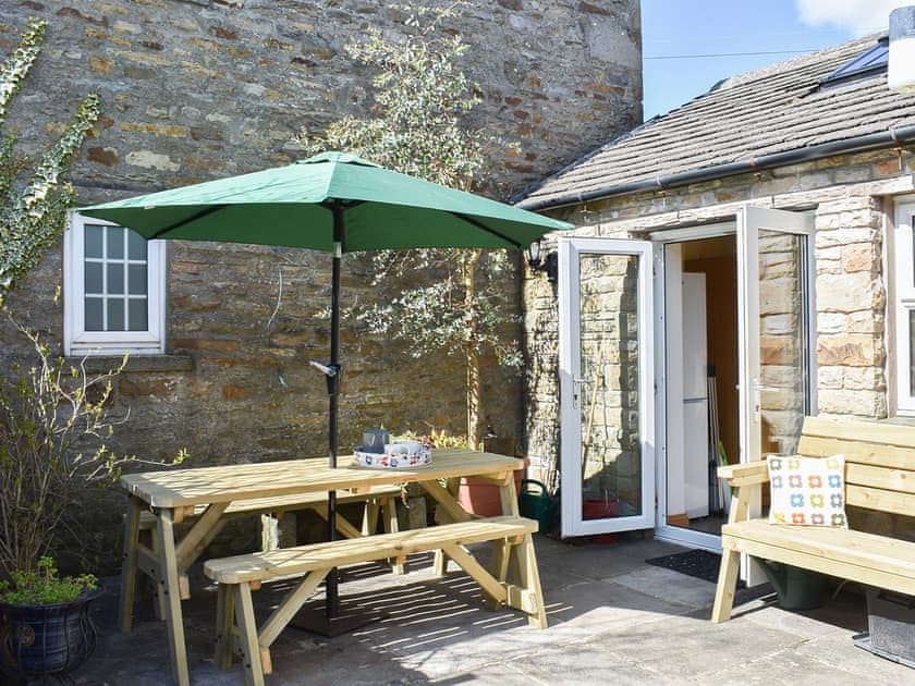Outdoor eating area | Syke Cottage, Bainbridge