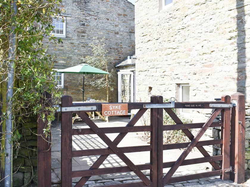 Courtyard garden  | Syke Cottage, Bainbridge