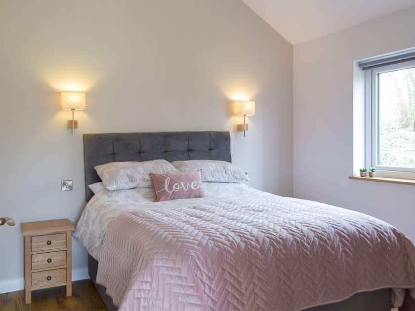 Double bedroom | Cadno - Glanyrafon Lodges, Cwrt Newydd, near Llandysul
