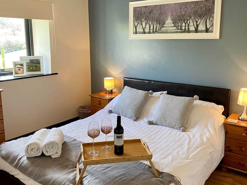 Double bedroom | Oak View Cottage - Mill Farm Holiday Cottages, Heyope, near Knighton
