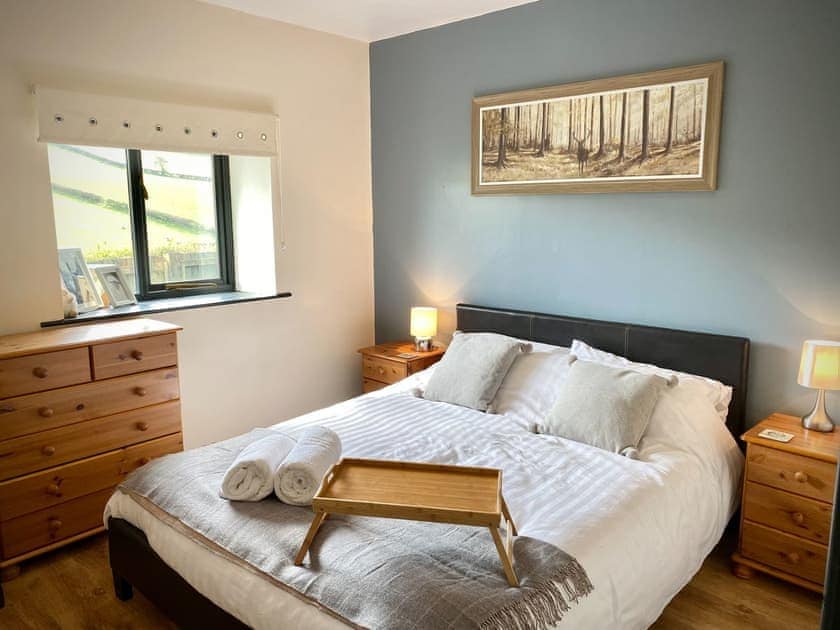 Double bedroom | Red Kite Cottage - Mill Farm Holiday Cottages, Heyope, near Knighton