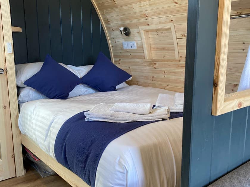 Cosy and intimate sleeping area | Maggie’s Cabin, Oban