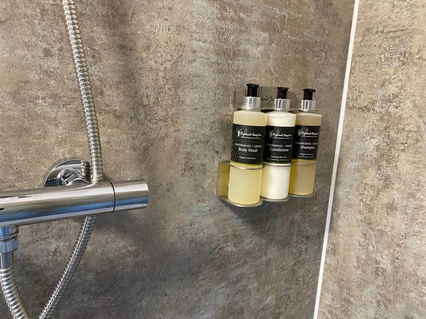 Luxury Body wash, shampoo, conditioner, hand wash and sanitiser purchased from the Highland Soap Company | Maggie’s Cabin, Oban