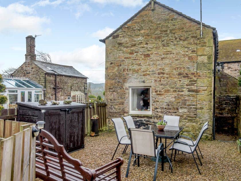 Outdoor eating area | Old Brewery Cottage - Old Brewery Cottages, Melkridge