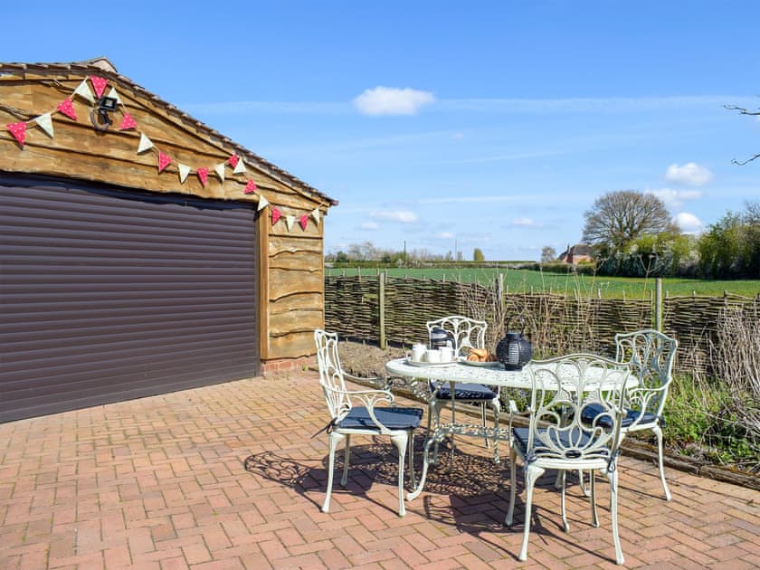 Sitting-out-area | Twin Oaks, Crudgington, near Telford