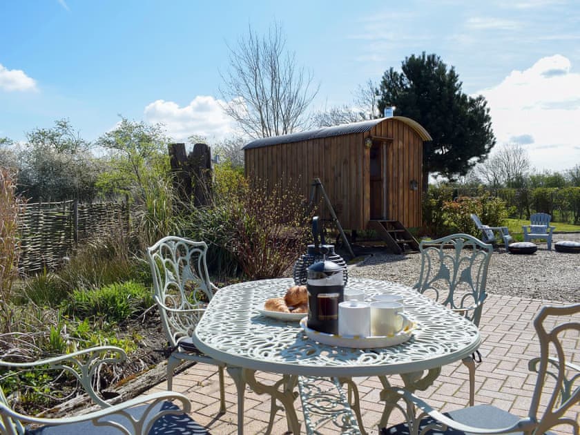 Sitting-out-area | Twin Oaks, Crudgington, near Telford