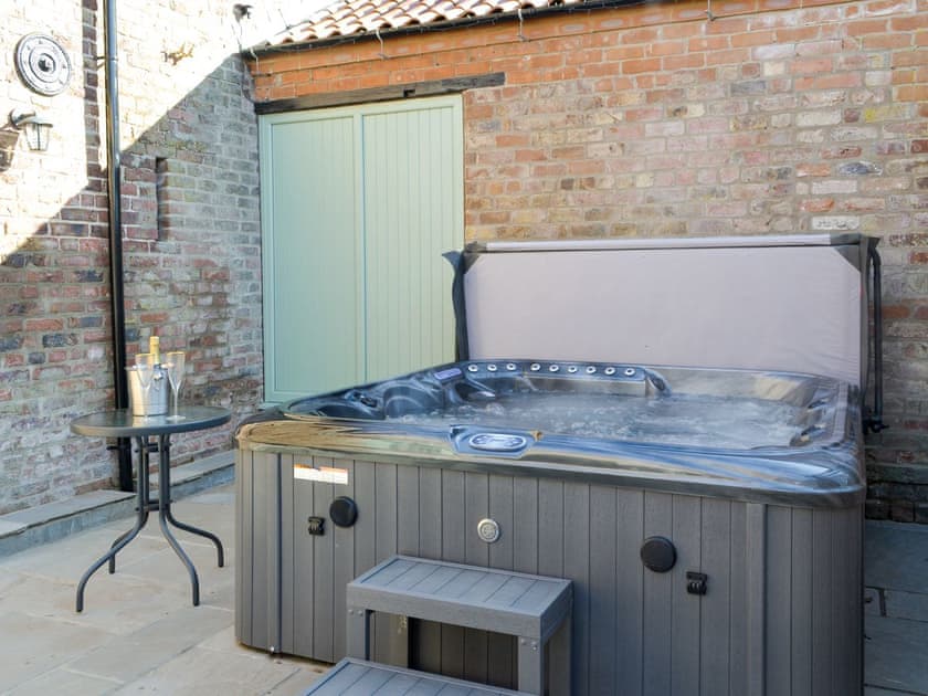 Hot tub | The Granary - Chalet Farm Holidays, Langtoft, near Driffield