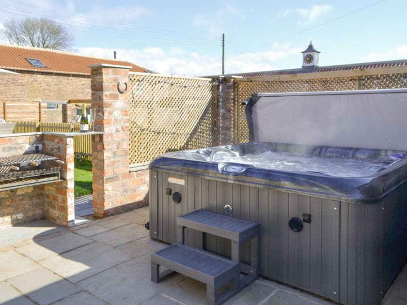 Hot tub | The Stables - Chalet Farm Holidays, Langtoft, near Driffield