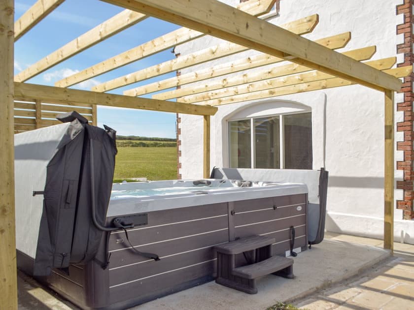 Hot tub | The Millhouse - Musselwick Farm, St Brides