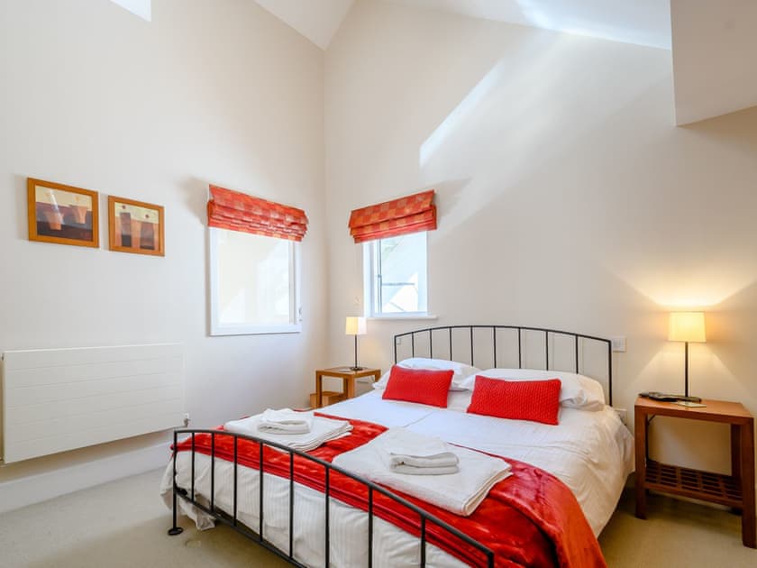 Double bedroom | Honey Cottage, Cirencester