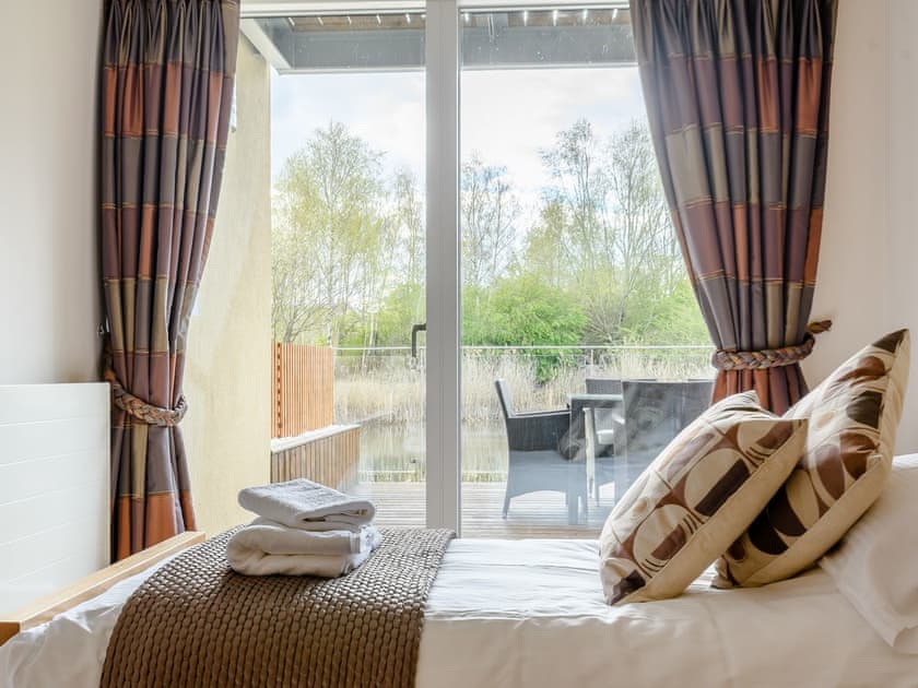 Twin bedroom | Honey Cottage, Cirencester
