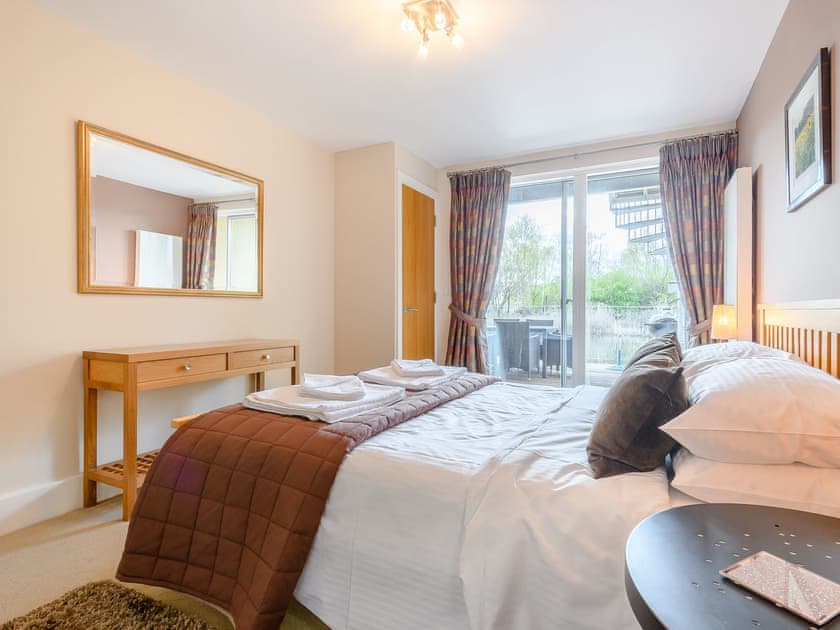 Double bedroom | Honey Cottage, Cirencester